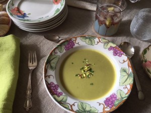 anti-inflammatory broccoli soup and bread
