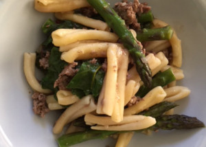 hamburger helper includes asparagus spears, ground beef and your choice of pasta.